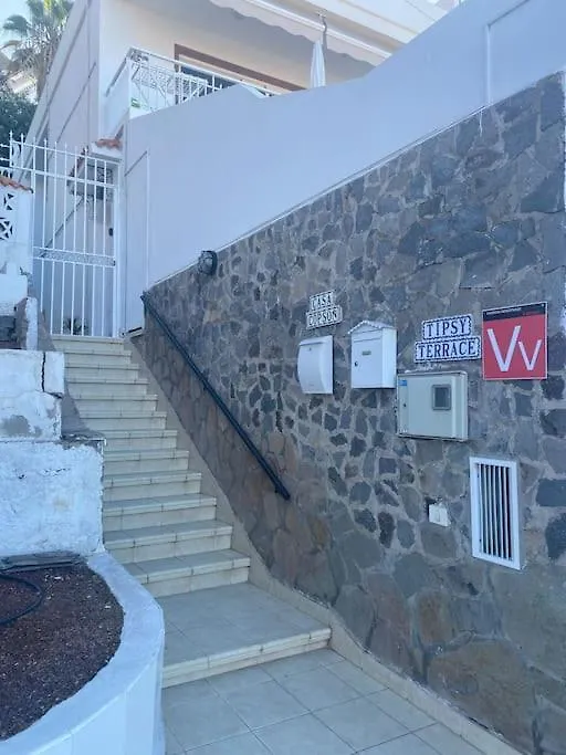 Tipsy Terrace Apartment 아칸티라도